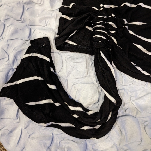 Black and white striped tank with cinch detail on side - Large - Picture 2 of 6
